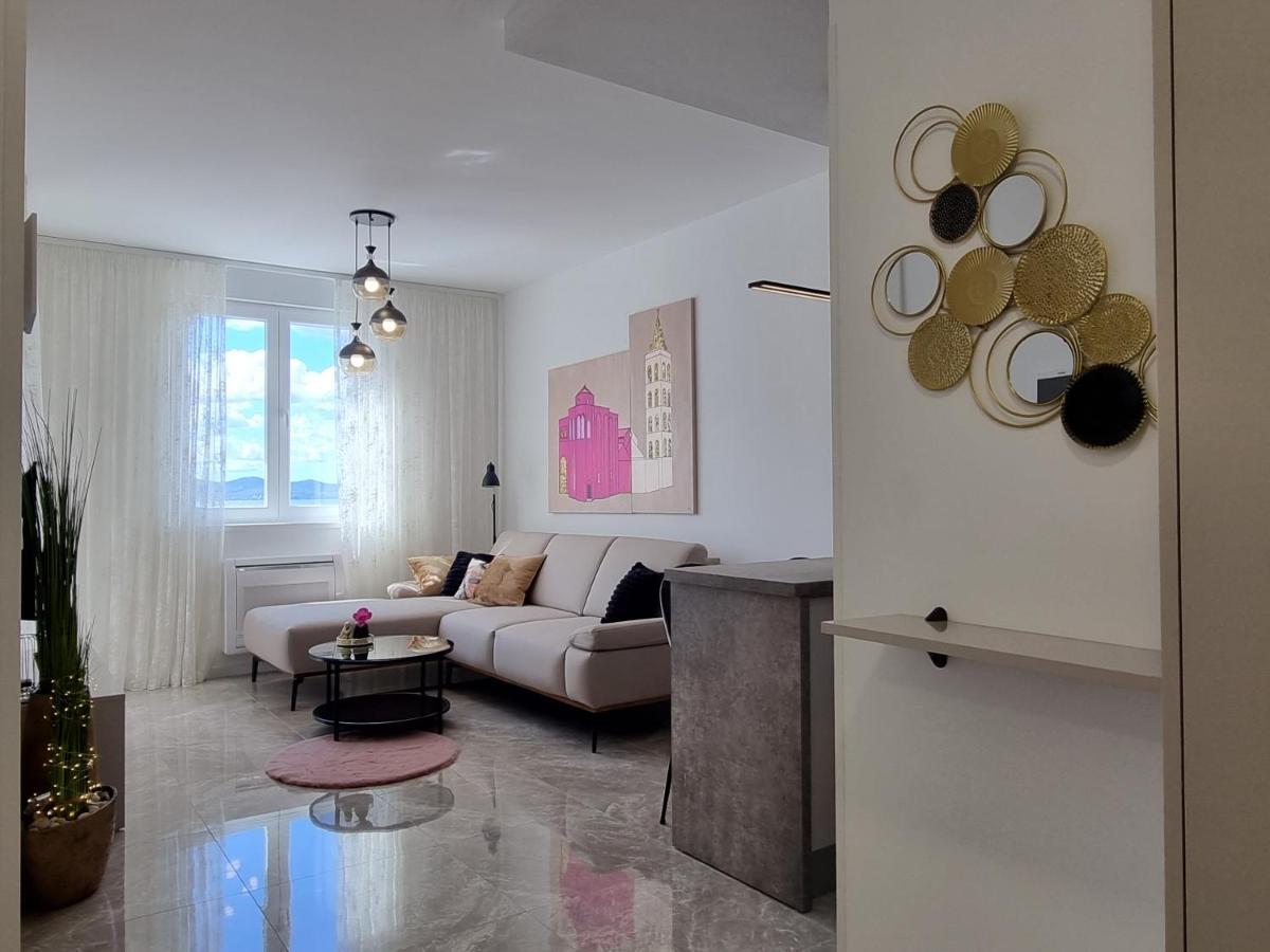 Apartment "50 Shades" With Balcony And Free Parking In The Garage Zadar Exterior photo
